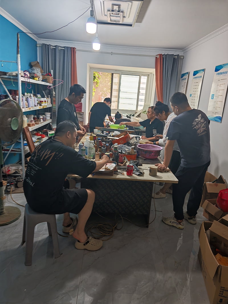 家具修复培训班课程包含哪些内容?郑州恒新宫匠家具无痕修复培训详解(图2) 家具修复培训班课程包含哪些内容?郑州恒新宫匠家具无痕修复培训详解(图2)