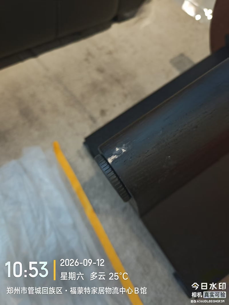 家具维修案例｜深色实木桌腿磕碰掉漆无痕修复